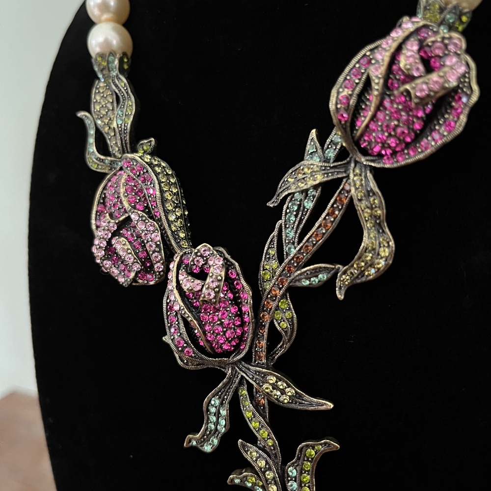 Elegant Pearl and Pink Floral Necklace - Picture 3 of 3